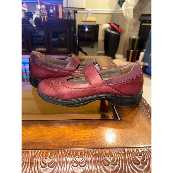 ⭐️ Women’s Dansko Oxblood Mary Jane Leather Shoes. Size 10 - Picture 2 of 5